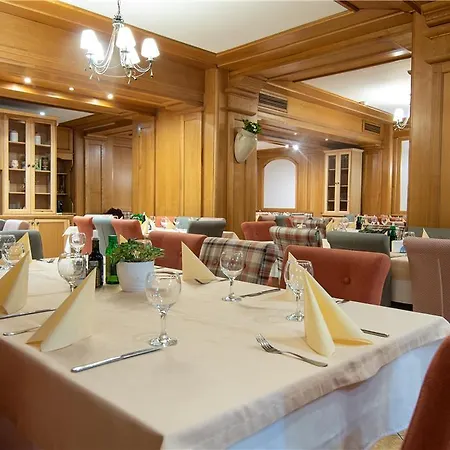 Western Bucovina Club De Munte Hotel